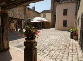 Charming 3 Bed with 2 Bath House in Medieval Village