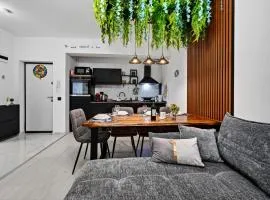 Beautiful Dining Area Full Kitchen Free Parking AC Bathtub