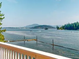 4BR Lake Coeur d'Alene Dock Home Firepit