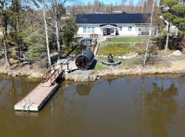 Villa Nurmenhelmi järven rannalla, hotel i Lempäälä