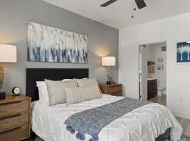 Outdoor Games Heated Pool Close to Golf & Shops
