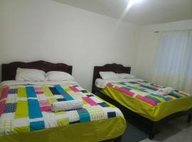 Hotel CasaBlanca"Tablon de miraflores", хотел в Куенка