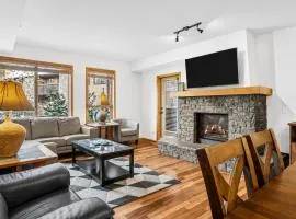 Spring Creek Courtyard Retreat Hot Tub, Pool Table & Trailside Access