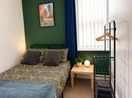 Two Bed Room Flat Newcastle Upon Tyne with Free Parking