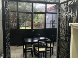 Departamento 2 dorm Zona Fórum Peatonal, a minutos del Estadio, Nodo Tecnológico 5 huéspedes