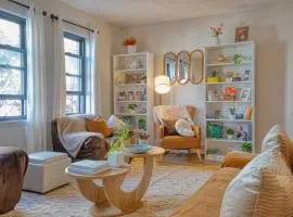 Spacious 3BR in Flatbush w King Bed, 2 Queens, Fast Wifi, AC