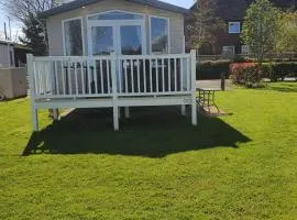 3-Bed Caravan Sleeps 8 with Enclosed Decking