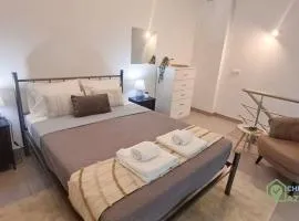 Loft acolhedor com mezanine no centro de Angra