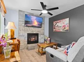 NEW! Volcano Tea House Cottage 2-HotTub-FirePlace