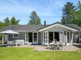 Nice Home In Hornbæk With Wifi