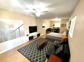 Central Private King Suit Washer Dryer 2 Miles to Hospital