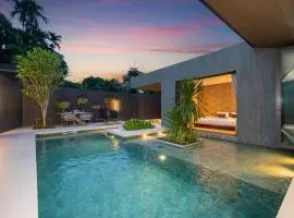 Villa Cocon 18 - Luxury Courtyard Pool Villa near Airport