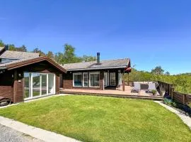 Cozy Home In Lyngdal With Wifi