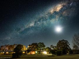 Warrumbungles Mountain Motel, מלון בקונאברברן