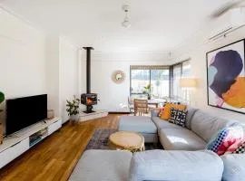 Cosy Woodfire & Spa Villa 715