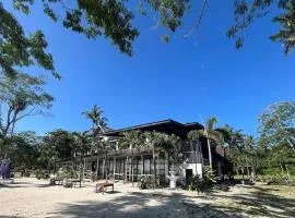Puerto Paraiso Hostel