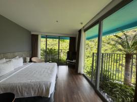 The Emerald Home-Cat Ba Beach Resort-Premier-MountainView-SeaView: Cat Ba şehrinde bir otel