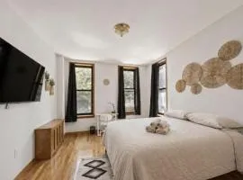 The NYC Value Room near Times Square & Broadway - Private Room with shared bathroom