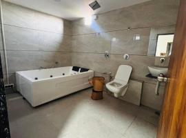 Hotel Mb Prime, khách sạn ở Udvāda