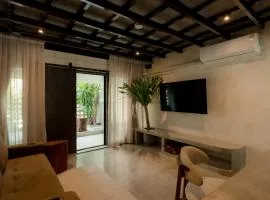 CAVE 53 l Bangkok Urban Sanctuary with Courtyard