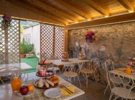 B&B near Lake Como - Breakfast included - Close to train & bus, hotel a Valmadrera