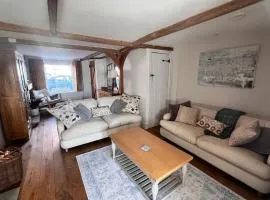 3 bedroom cottage with garden in Arundel