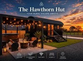 Everwood Escape - The Hawthorn Hut with Private Hot Tub