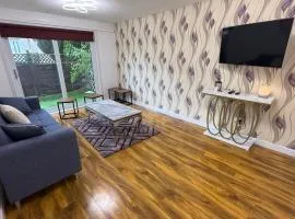 Erskine - House - Sleeps 4 - Parking - River Side
