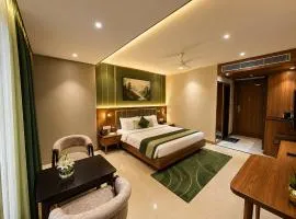 HOTEL SWIMMING POOL LUXUARY NRB ,Puri , Near Seabeach And Jagannath Temple , Fully Air Condationed Rooms ,Wifi , Lift , Restaurant With Parking , Near Hote The SB Palace Inn , BEST HOTEL IN PURI BEACH