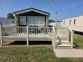 Fabulous 8birth modern mobile home close to beach Pet FREE