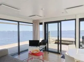 Waterhouse for 4 with Roof Terrace & Lake Views at Sneekermeer