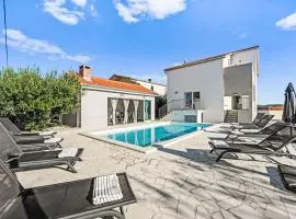Holiday Home Feniks by Interhome