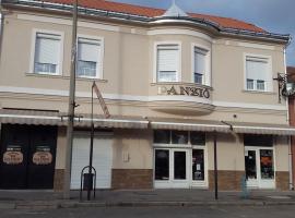 Korona Panzió, отель в городе Матесалька