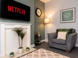 Modern 2 Bed Near Seafront and Easy Commute Links