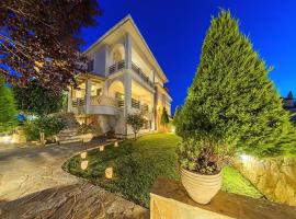 Golden Coast Boutique - Luxury Living, hotel din Kipseli