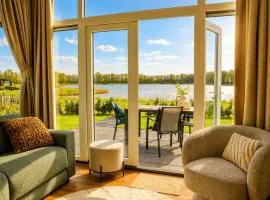 Luxe chalet aan het meer in Zeeland 4 pers VP108