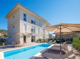 1 bedroom apartment with pool and garage in Villa Marealto