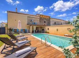 Foska Country Home with Pool - Happy Rentals