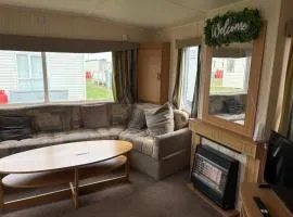 Cabin Sleeps 5 with Parking and Balcony