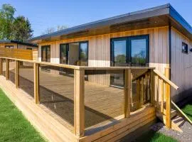 Swan Lake Lodge - Uk51934
