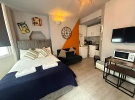 Central Ground Floor Studio - By Sea