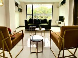 Lovely 2BD City Condo with parking, ξενοδοχείο στο Γουαγιακίλ