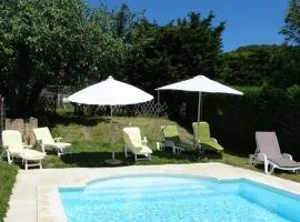 Deux maisons dans un hameau