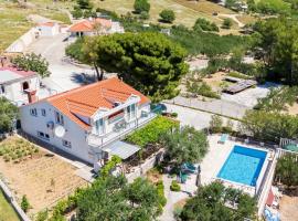 House Ratac, hotel a Bol