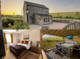 PRIVATE LUXURY Barn Stay with Hot Tub and OUTDOOR ENTERTAINMENT, YORKSHIRE DALES SLEEPS 10!