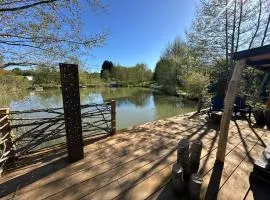 Lincoln Luxury Bespoke Fishing pod-Woodlands Fisheries