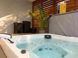Wollongong Family Home with Jacuzzi & Garden