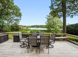 Private Waterfront Home: Dock, Kayaks, hotel v destinácii Southold