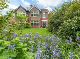 Spacious Home Near Stafford Castle Victoria Park - Pass the Keys