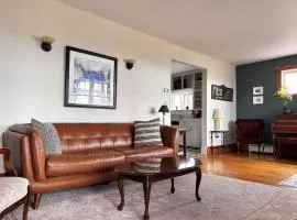 Glaucous Manor | Lake Views Basecamp, Heart of Baddeck